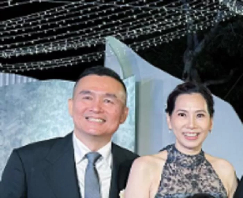Huang Hua bersama suaminya Tjandra Budi Darmawan.